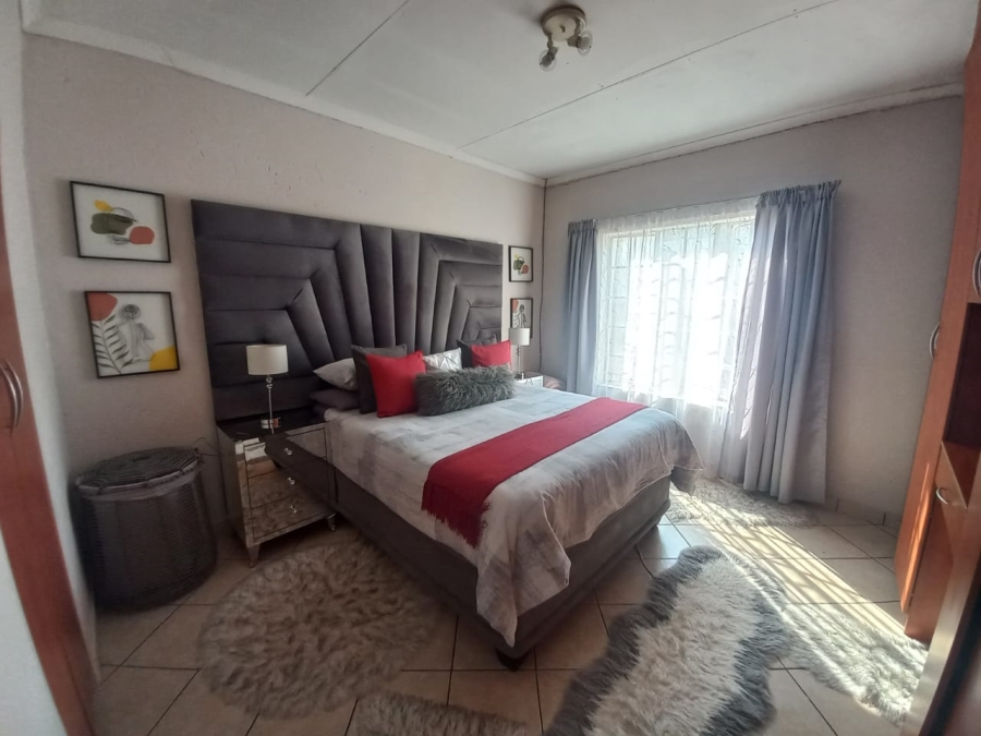 2 Bedroom Property for Sale in Waterval East North West
